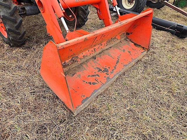 Image of Kubota M5640SU equipment image 2