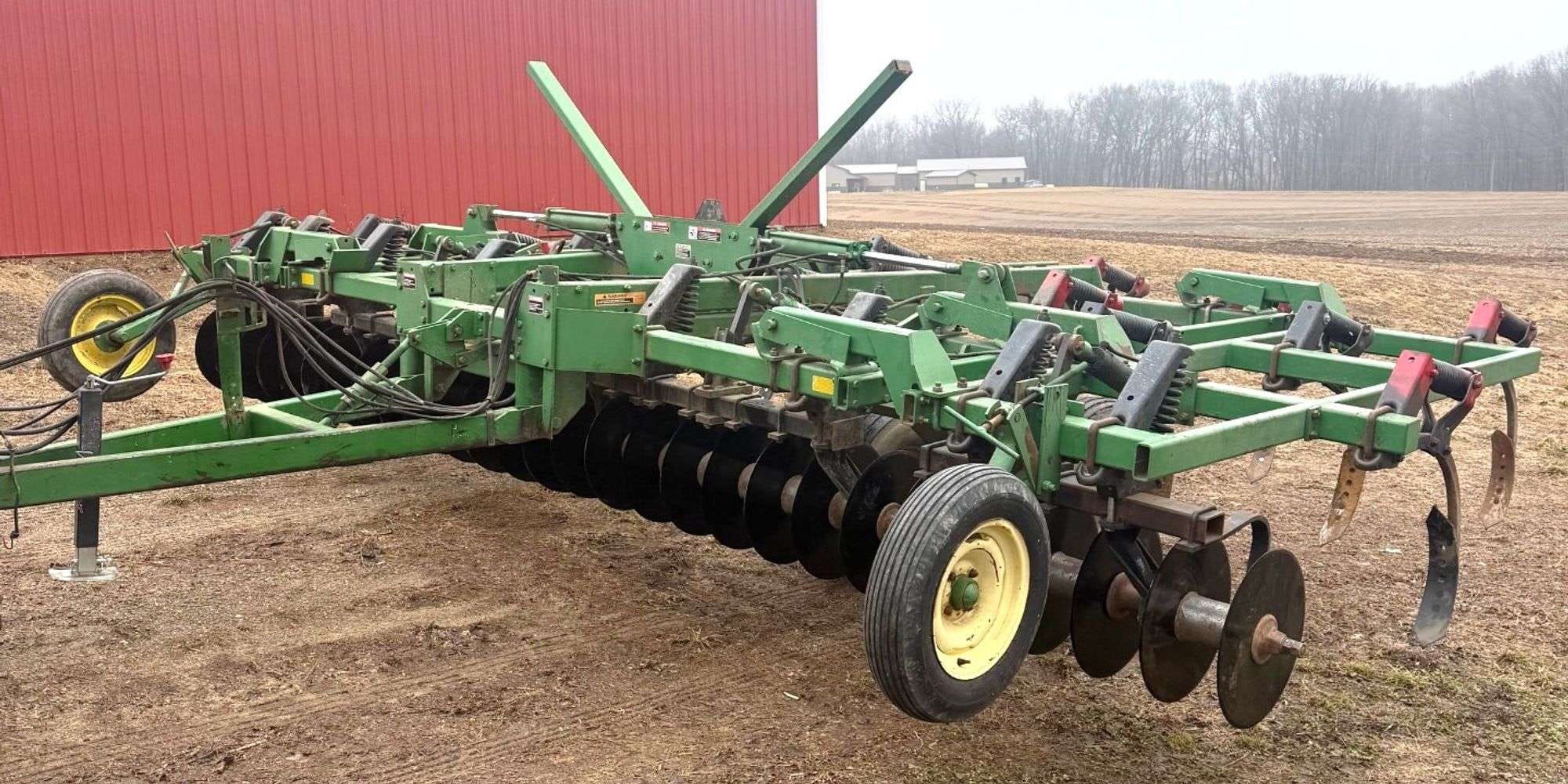 John Deere 714 Equipment Image0