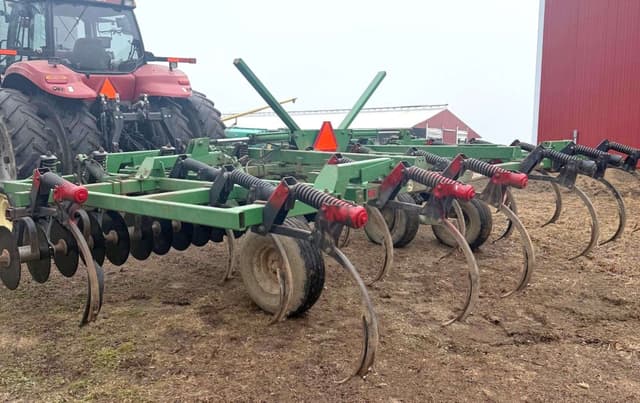 Image of John Deere 714 equipment image 4