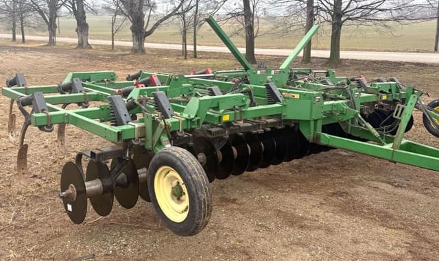 Image of John Deere 714 equipment image 1