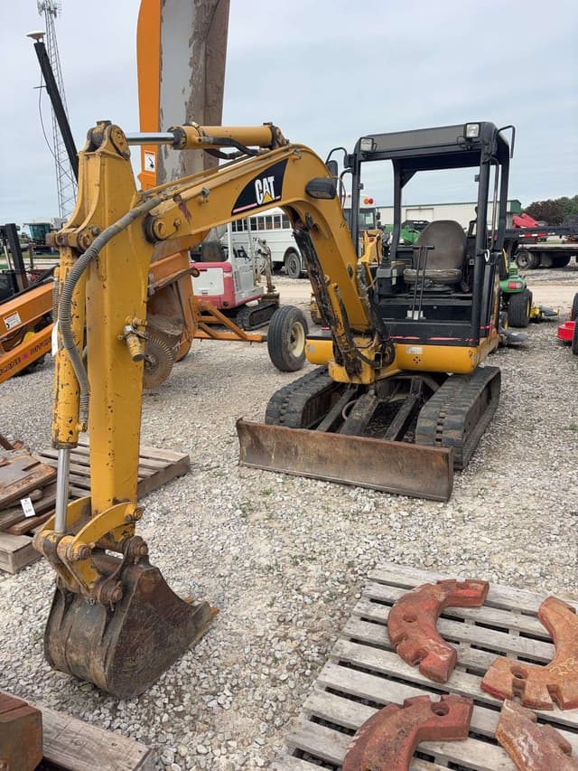 Image of Caterpillar 302.5 equipment image 1