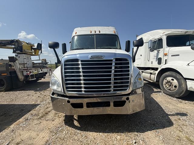 Image of Freightliner Cascadia equipment image 1