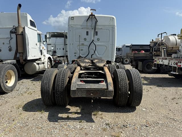 Image of Freightliner Cascadia equipment image 4