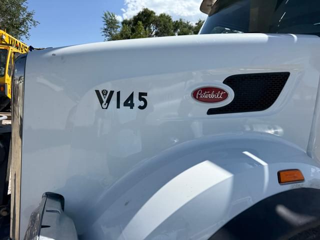 Image of Peterbilt 567 equipment image 4