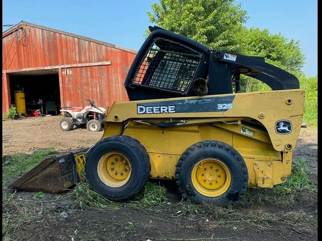 Image of John Deere 325 Primary image