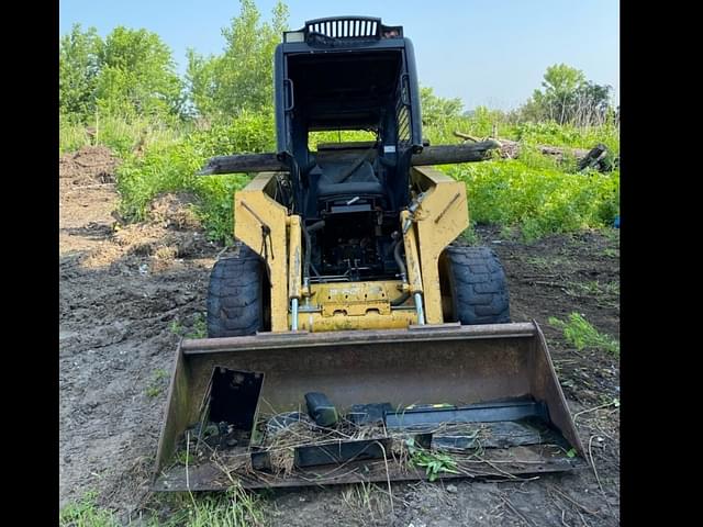 Image of John Deere 325 equipment image 4