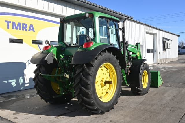 Image of John Deere 6420 equipment image 2