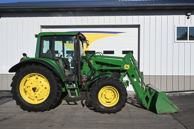 Image of John Deere 6420 equipment image 1