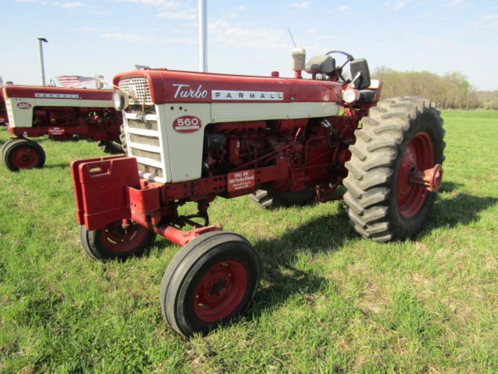 Image of Farmall 560  Primary image