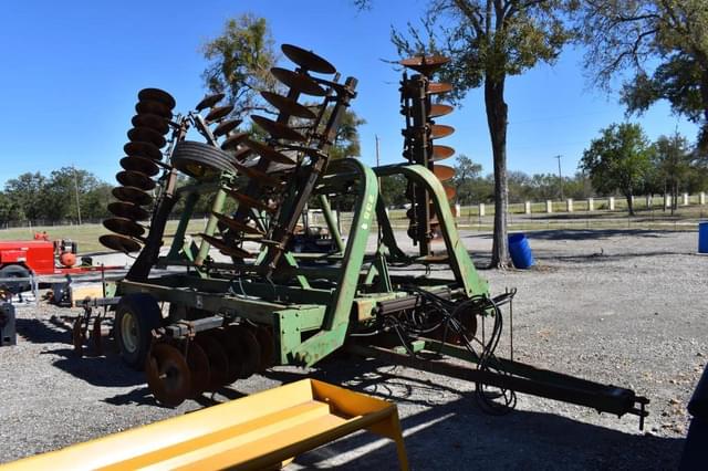 Image of John Deere 235 equipment image 1