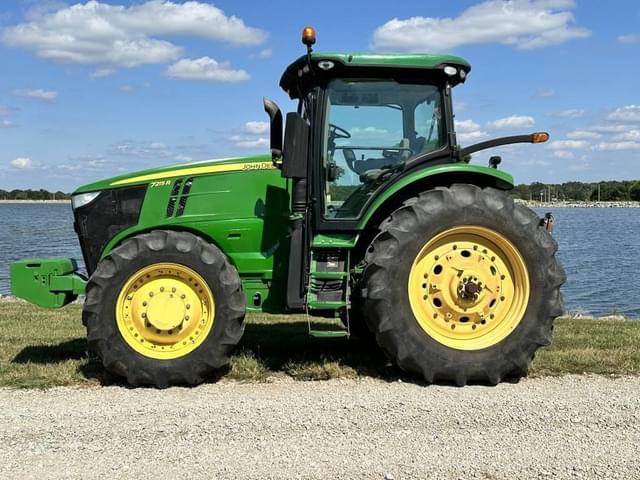 Image of John Deere 7215R equipment image 1