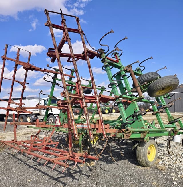 Image of John Deere 960 equipment image 1