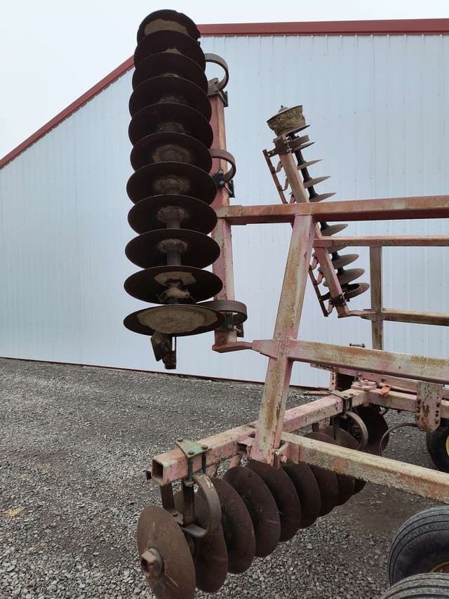 Image of Massey Ferguson 820 equipment image 2