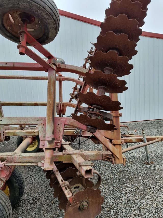 Image of Massey Ferguson 820 equipment image 3