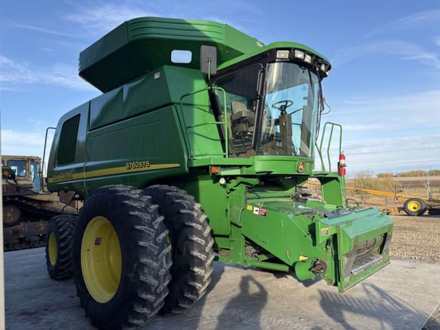 Image of John Deere 9760 STS equipment image 2