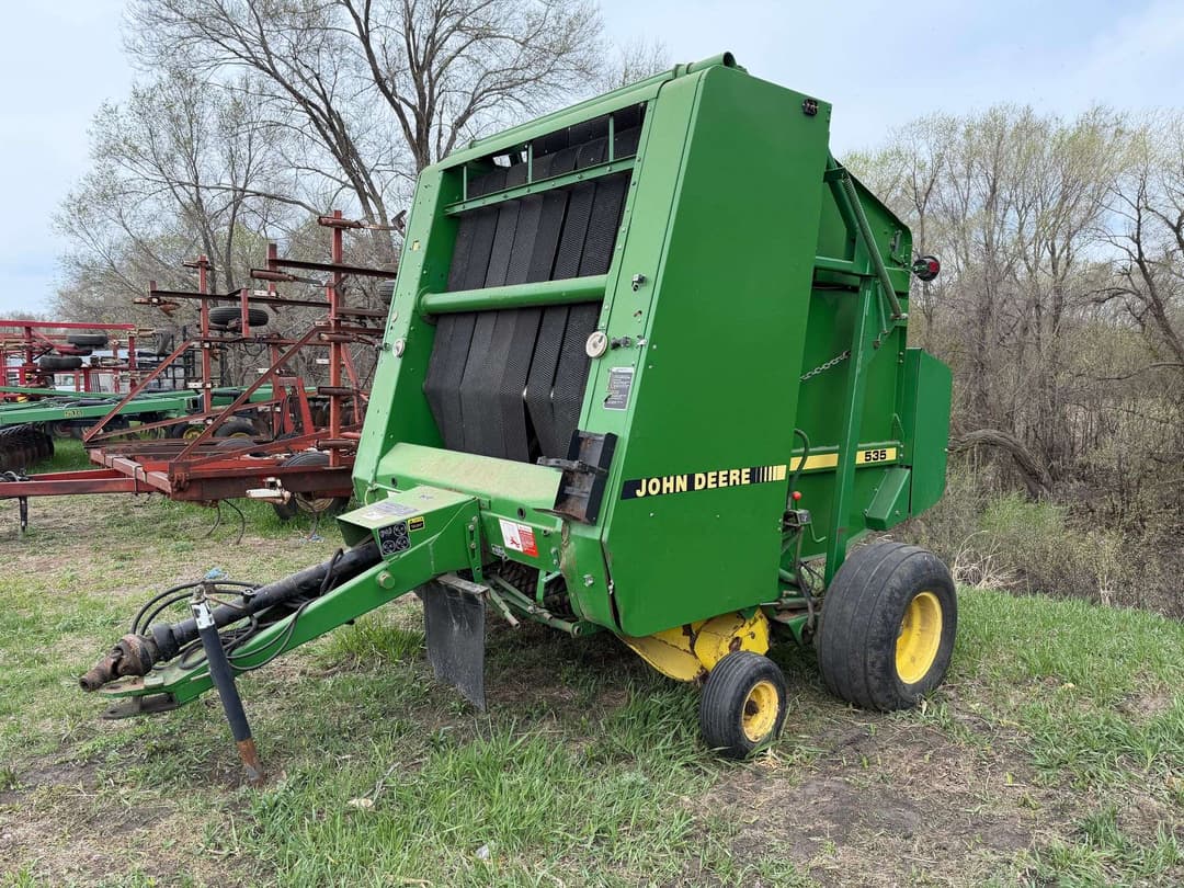 Image of John Deere 535 Primary image