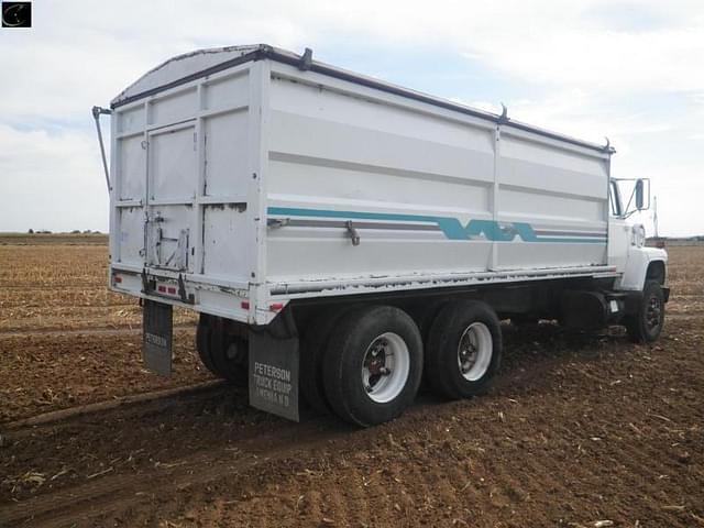 Image of Ford L8000 equipment image 3