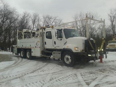 Image of Freightliner 108SD equipment image 4