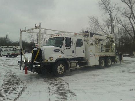 Image of Freightliner 108SD equipment image 2