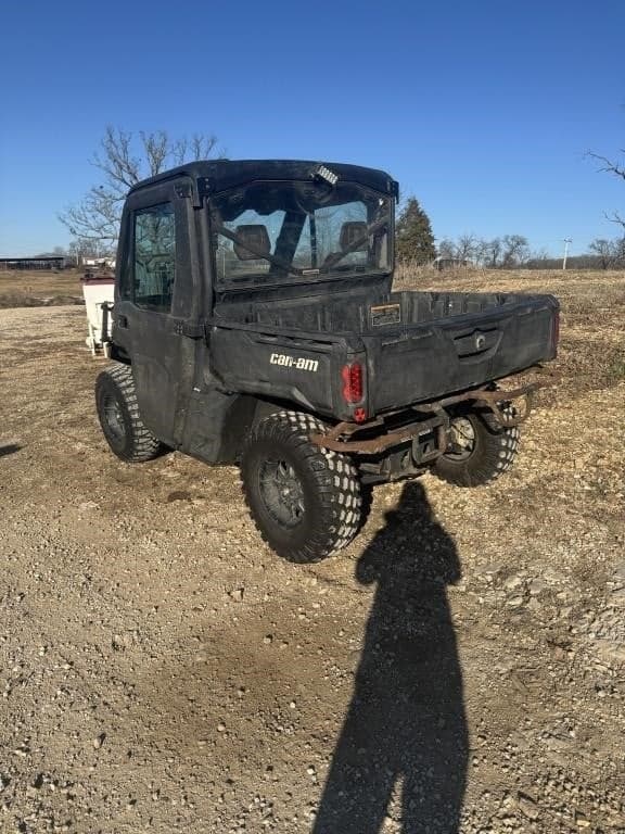 Image of Can-Am Defender equipment image 2