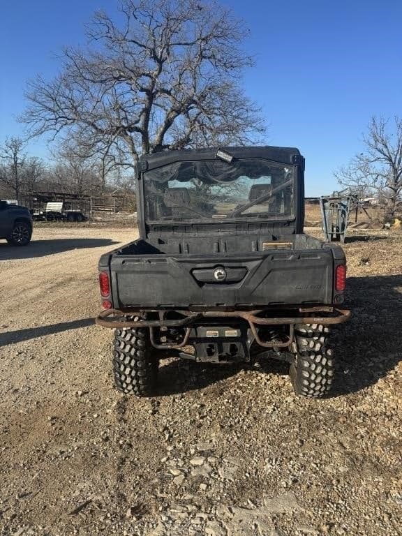Image of Can-Am Defender equipment image 3