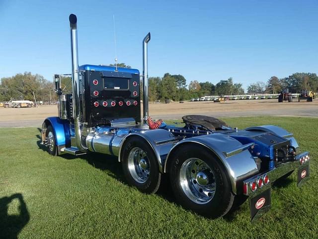 Image of Peterbilt 379 equipment image 3