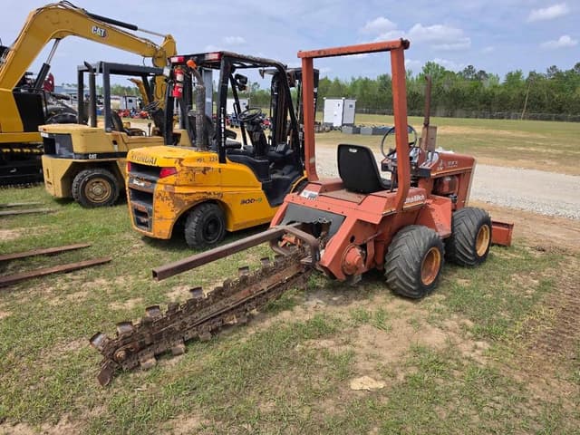 Image of Ditch Witch 2300 equipment image 2