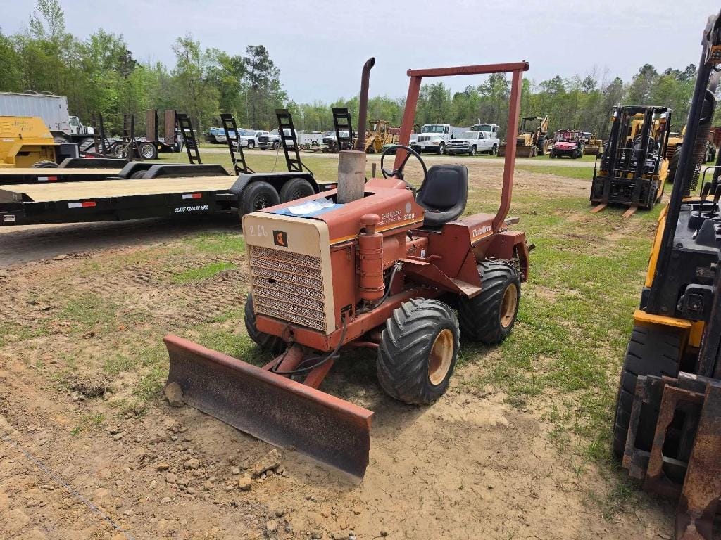 Ditch Witch 2300 Equipment Image0