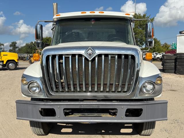 Image of International 7400 equipment image 1