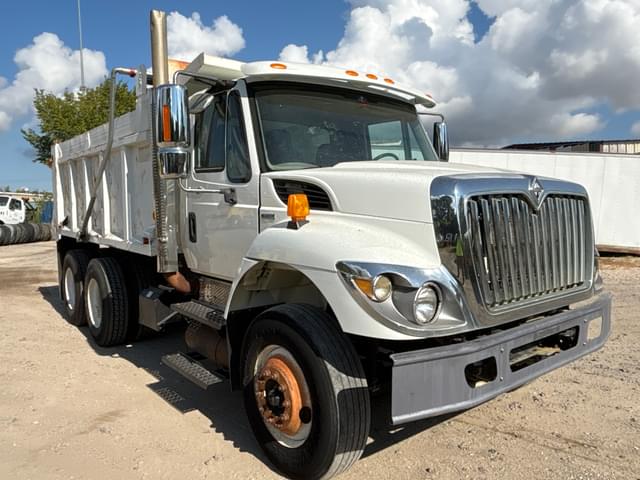 Image of International 7400 equipment image 2