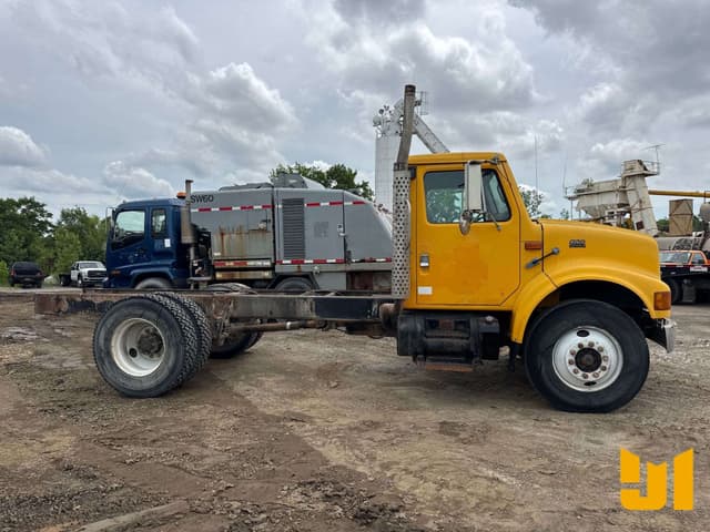 Image of International 4900 equipment image 3