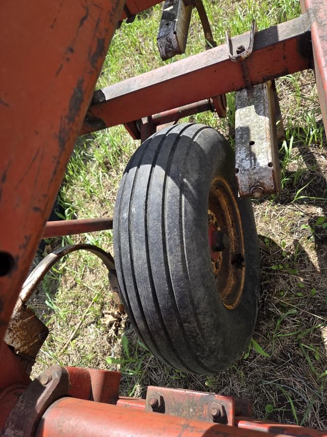 Image of International Harvester 645 equipment image 3