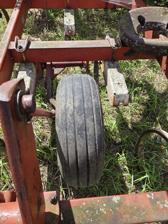 Image of International Harvester 645 equipment image 2