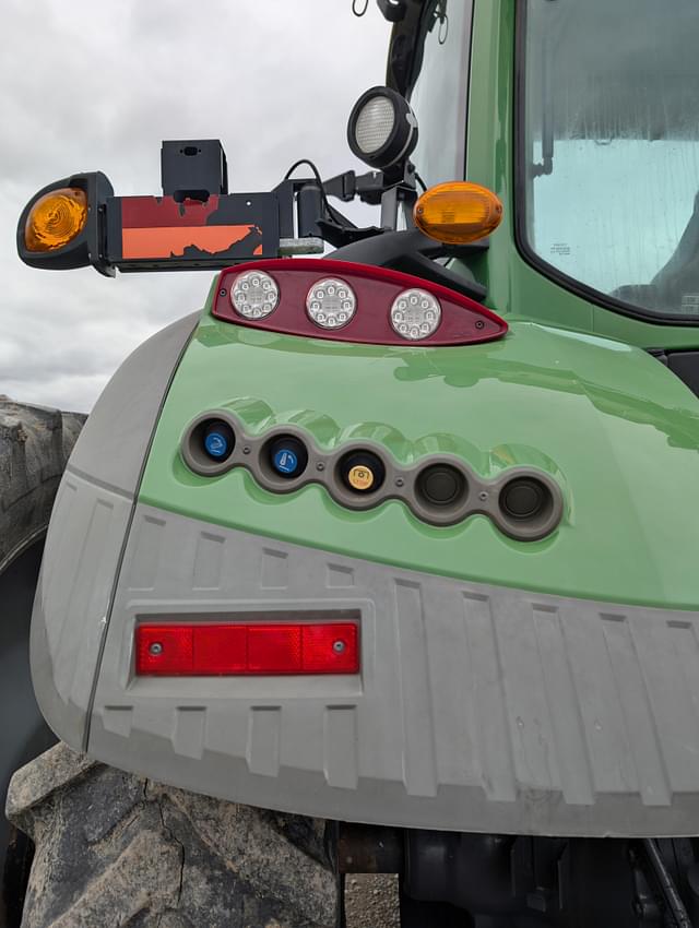 Image of Fendt 724 Vario equipment image 4