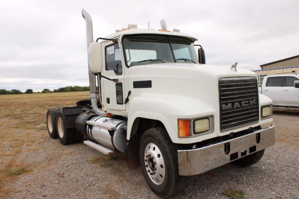 Main image Mack CH613