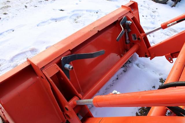 Image of Kubota L3302 equipment image 3