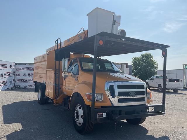 Image of Ford F-750 equipment image 2
