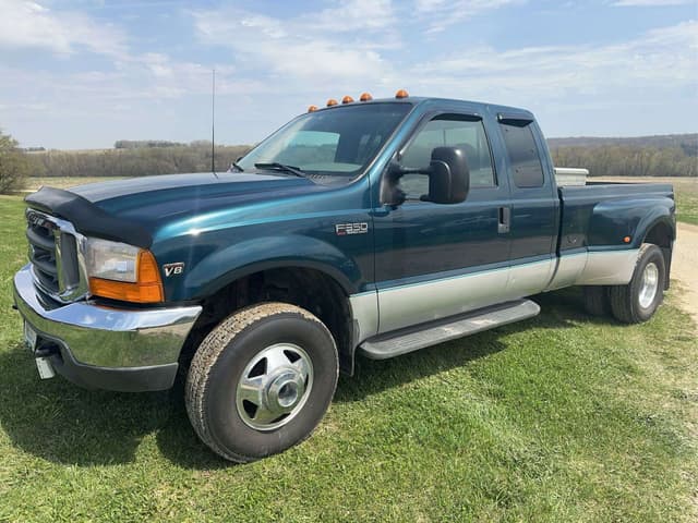 Image of Ford F-350 equipment image 1