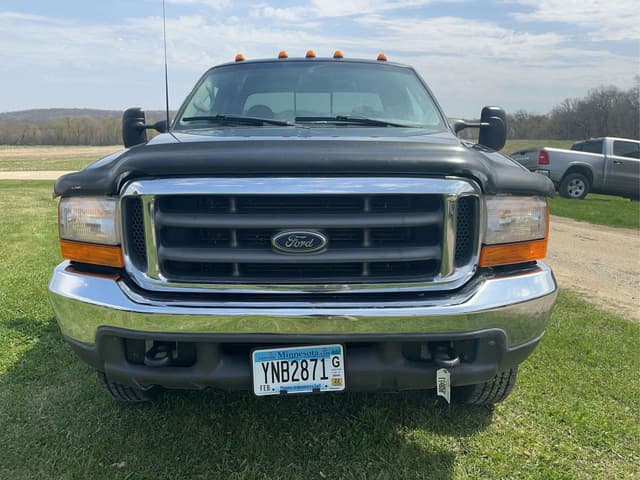 Image of Ford F-350 equipment image 2