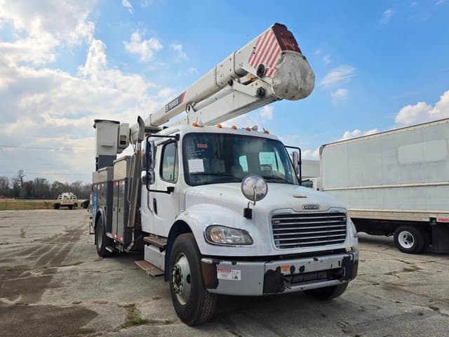 Image of Freightliner M2 106 equipment image 3