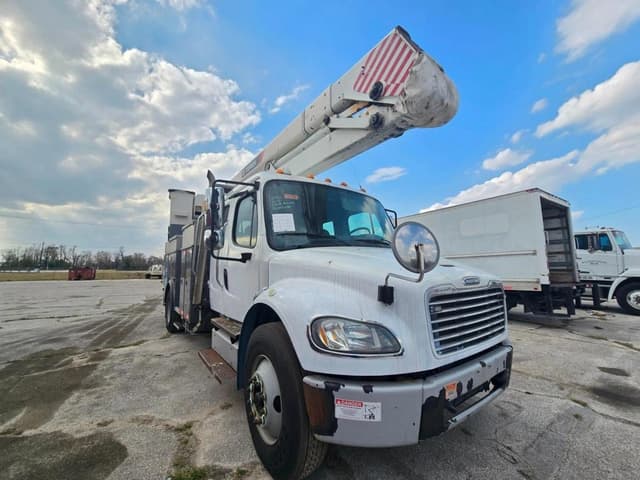 Image of Freightliner M2 106 equipment image 4