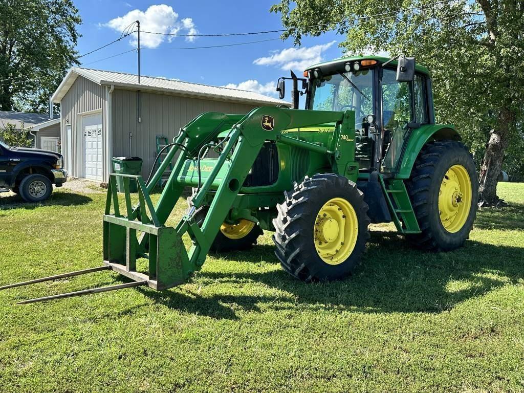 Image of John Deere 7220 Primary image