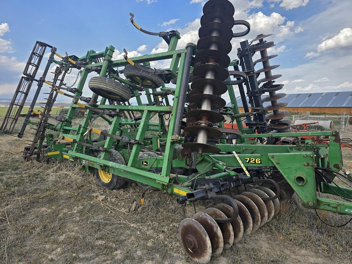 John Deere 726 Equipment Image0