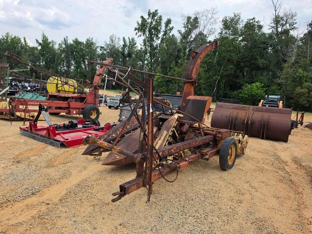 New Holland 717 Equipment Image0