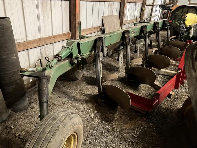Image of John Deere 2700 equipment image 1