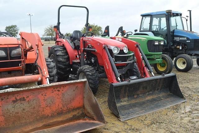 Image of Massey Ferguson 2706E equipment image 3