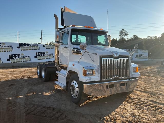 Image of Western Star 4700SF equipment image 2