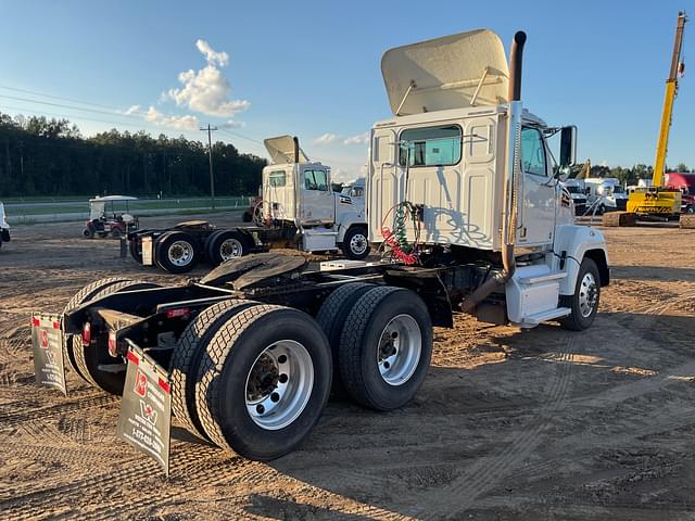 Image of Western Star 4700SF equipment image 4