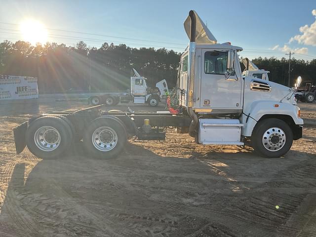 Image of Western Star 4700SF equipment image 3