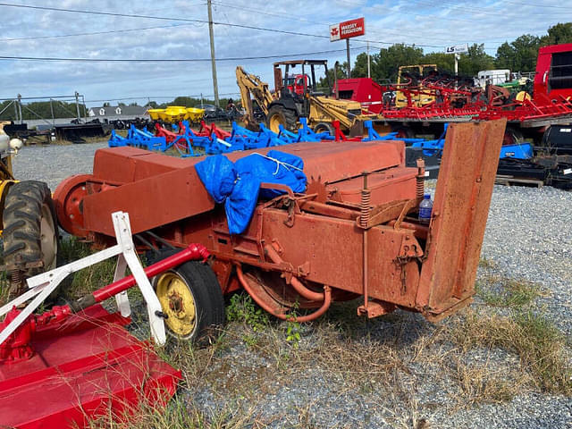 Image of New Holland 273 equipment image 4